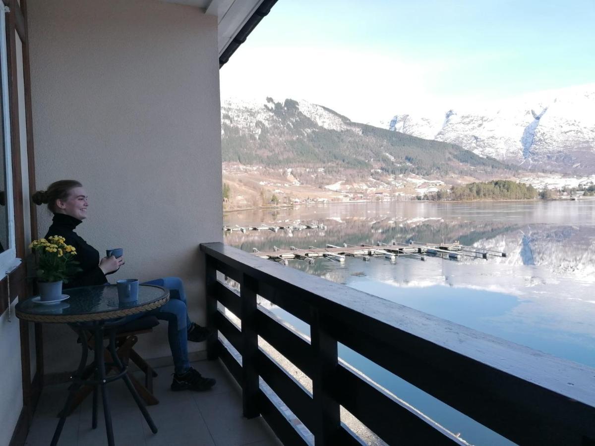 Strand Fjordhotel Улвик Екстериор снимка
