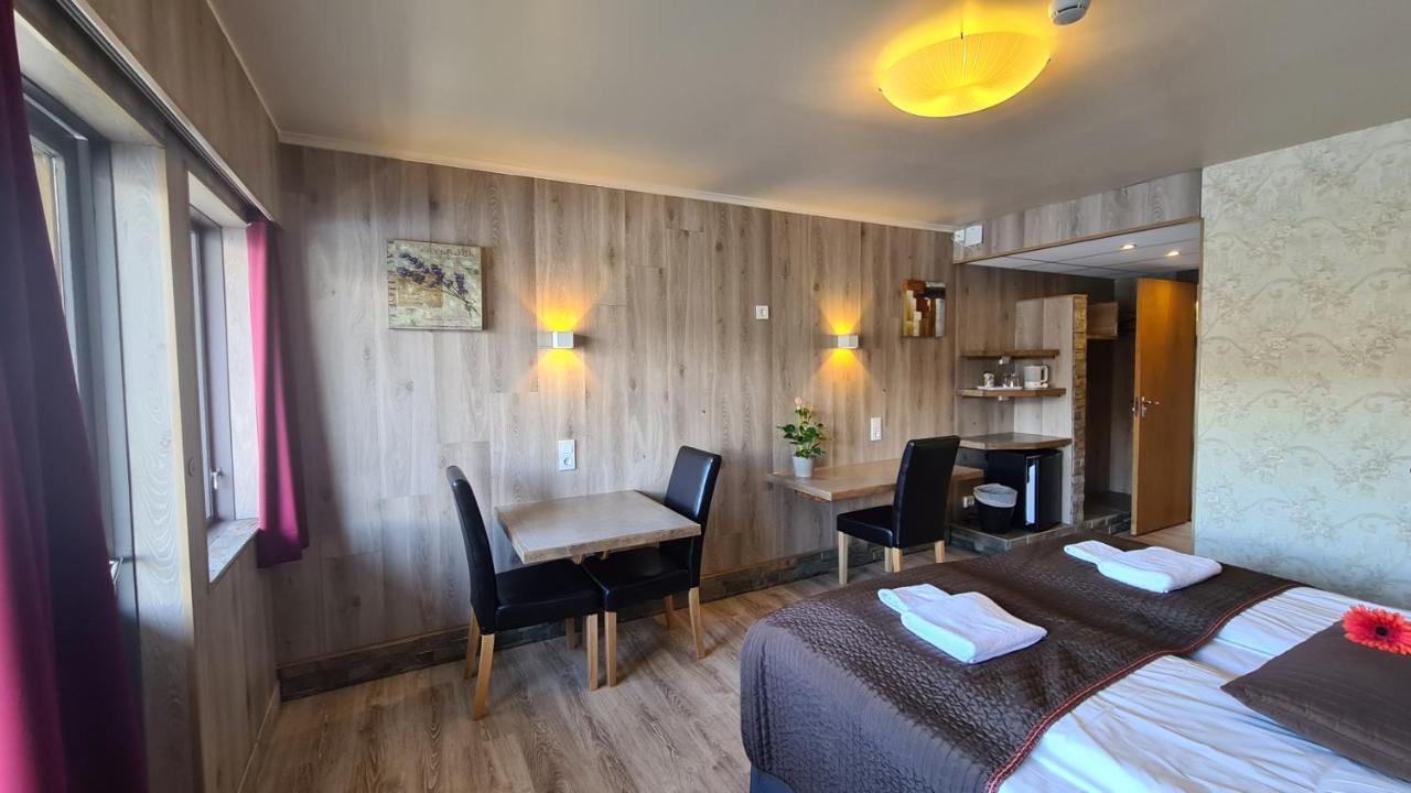 Strand Fjordhotel Улвик Екстериор снимка