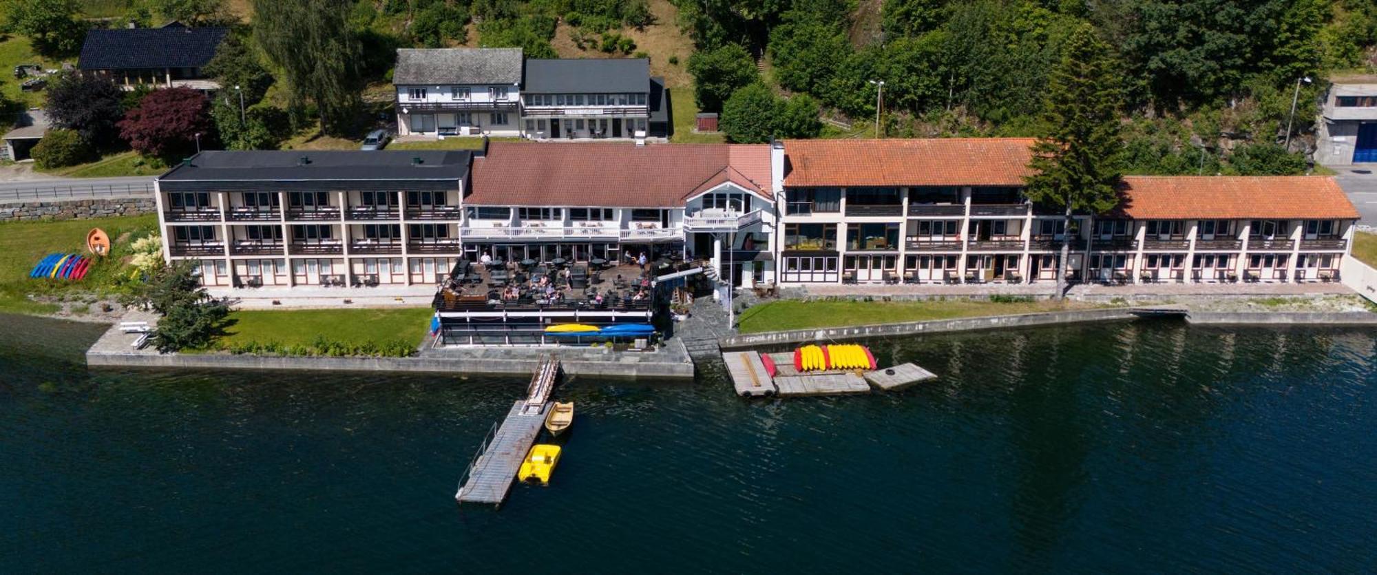Strand Fjordhotel Улвик Екстериор снимка
