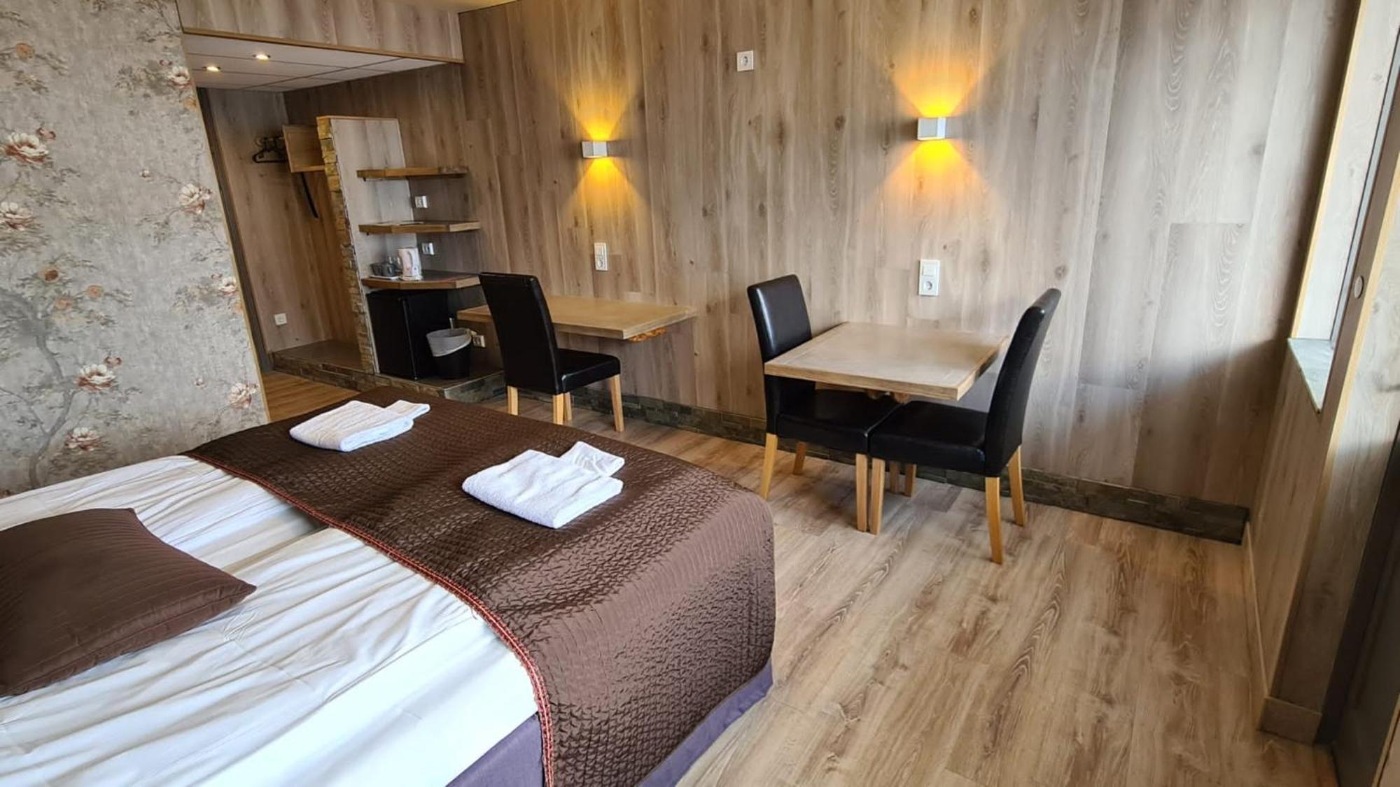 Strand Fjordhotel Улвик Екстериор снимка