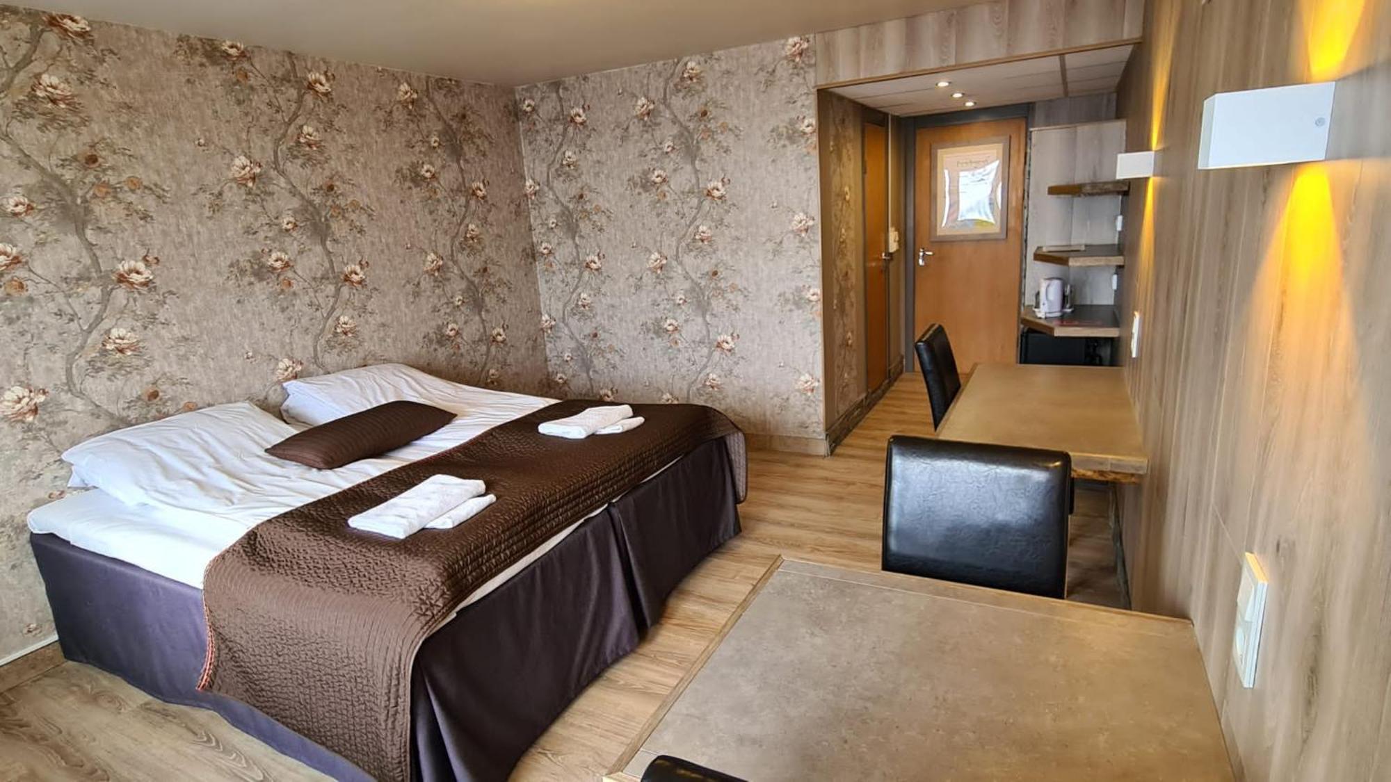 Strand Fjordhotel Улвик Екстериор снимка