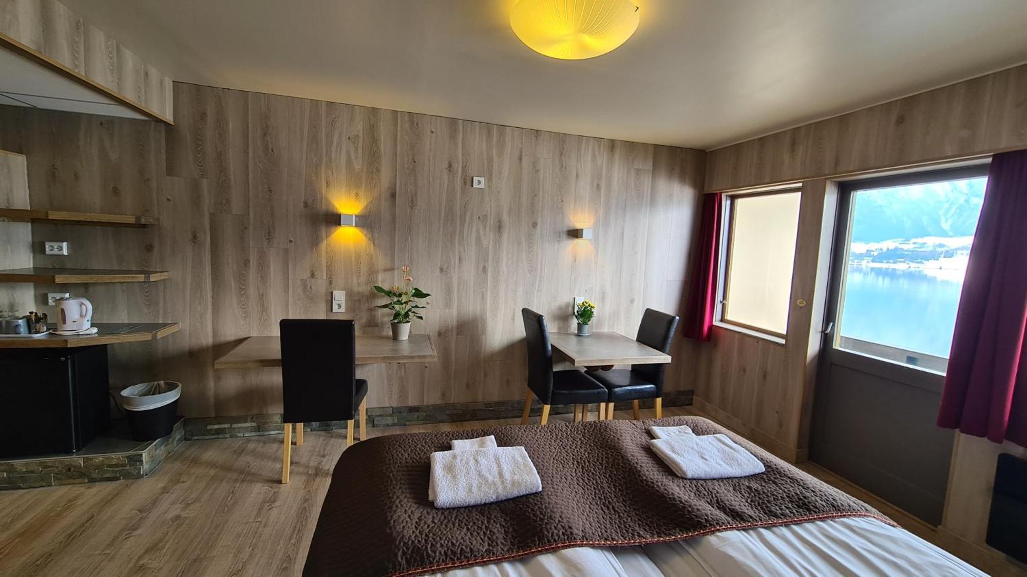 Strand Fjordhotel Улвик Екстериор снимка
