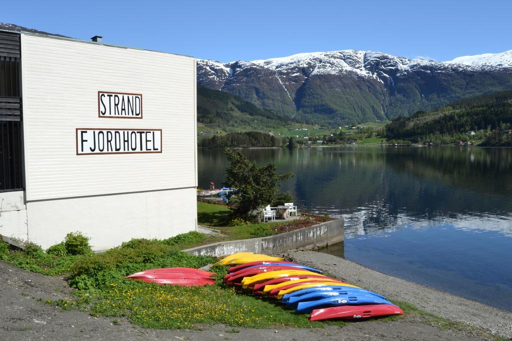Strand Fjordhotel Улвик Екстериор снимка