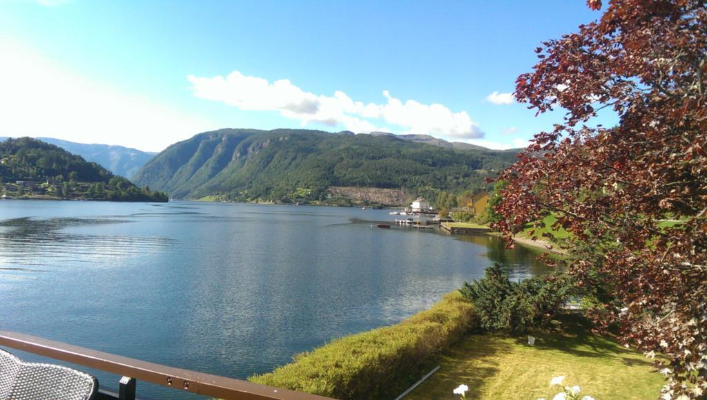 Strand Fjordhotel Улвик Екстериор снимка