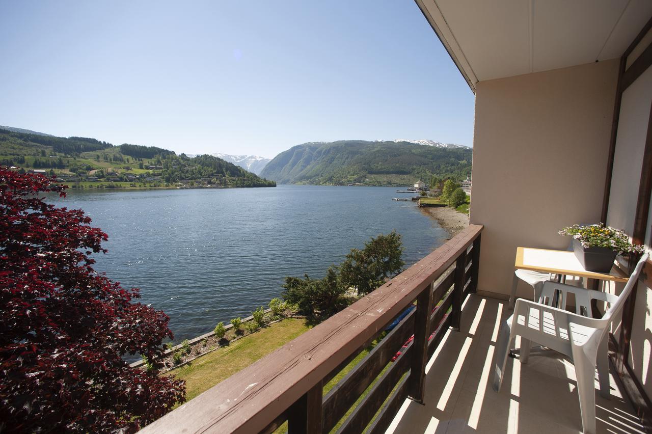 Strand Fjordhotel Улвик Екстериор снимка