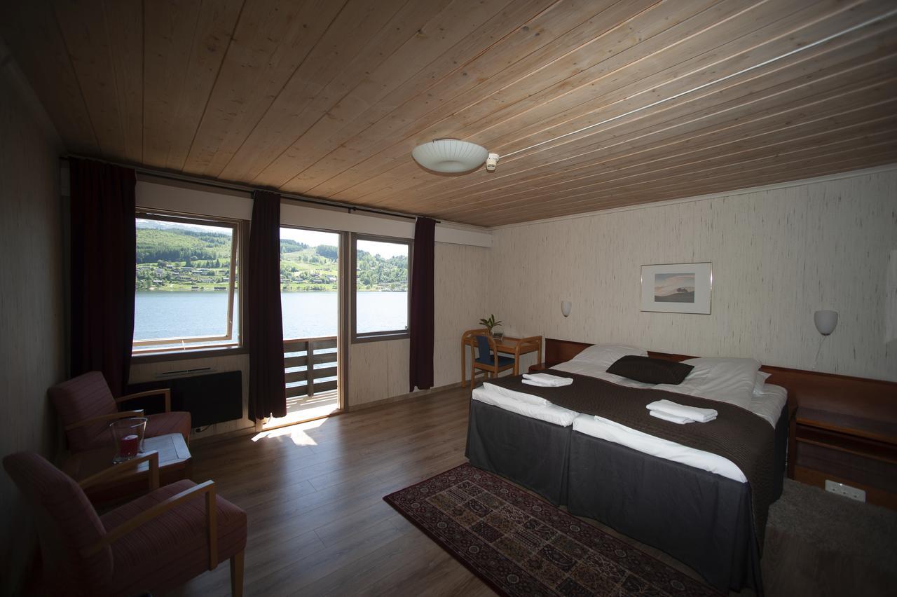Strand Fjordhotel Улвик Екстериор снимка