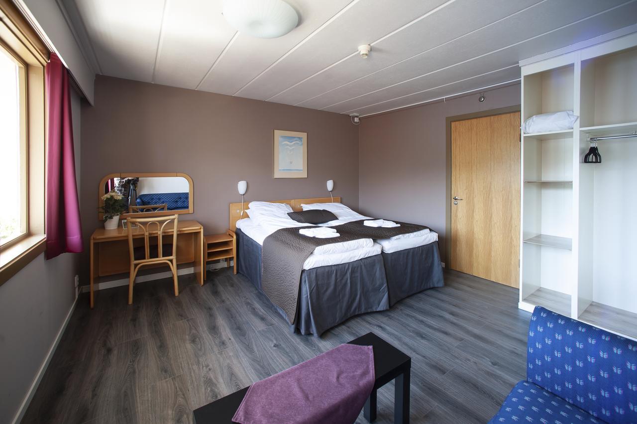 Strand Fjordhotel Улвик Екстериор снимка