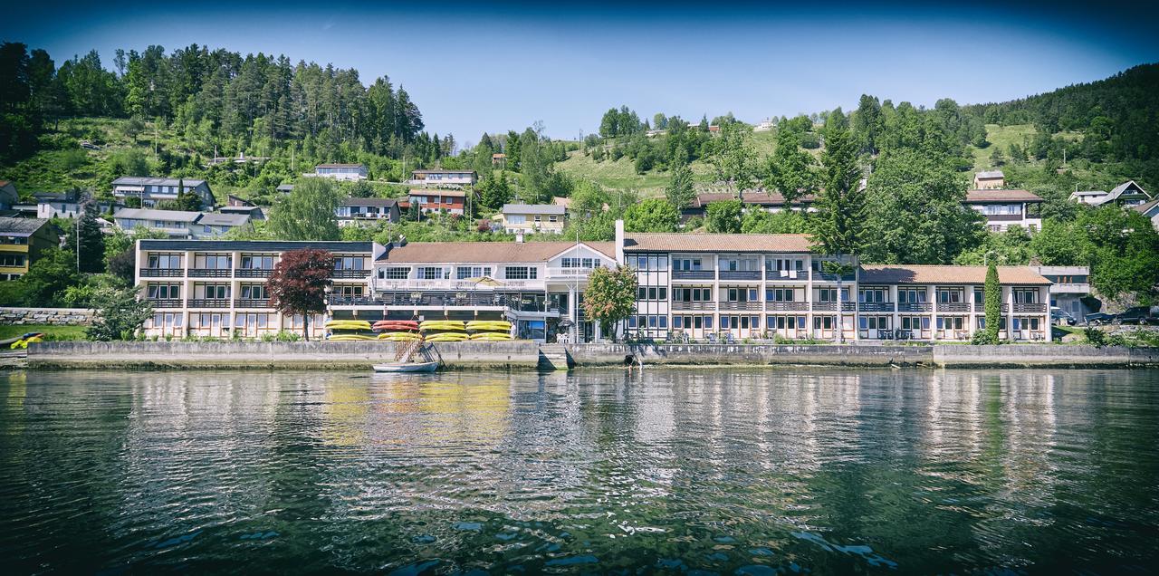 Strand Fjordhotel Улвик Екстериор снимка